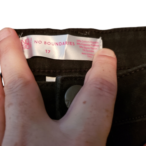 No Boundaries Jeans - Picture 7 of 9